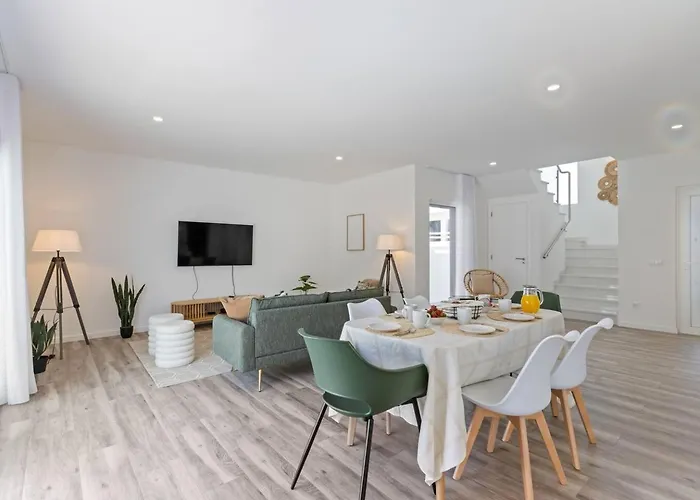 Modern With Private Pool Near Baleal