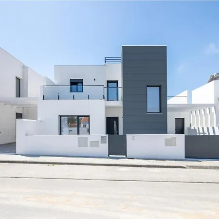 Modern With Private Pool Near Baleal 빌라 아토우기아다발레이아
