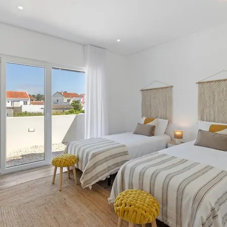 Modern With Private Pool Near Baleal 빌라