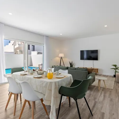 Modern With Private Pool Near Baleal 빌라 아토우기아다발레이아