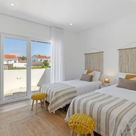 Modern With Private Pool Near Baleal Holiday home